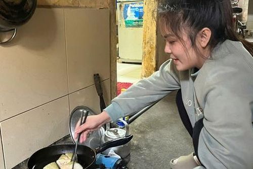 Xóm trọ Bệnh viện Nhi Trung ương: 'Tết chỉ đến khi con khỏe mạnh'