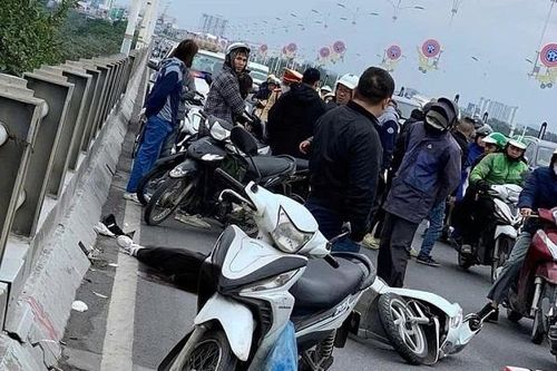 Va vào thành cầu Vĩnh Tuy, một nữ sinh tử vong