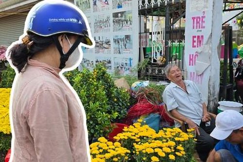 Chợ hoa Xuân nhộn nhịp, người dân săn 'deal hời' ngày cận Tết