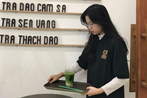 Sinh viên bám trụ thành phố ngày Tết, nhận lương gần bằng cả tháng