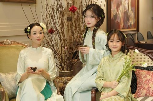 Dâu hào môn, rich kid khoe thành quả sắm Tết, trang trí nhà cửa