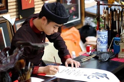 Xin chữ ông đồ tại Lễ hội Đường sách Tết Ất Tỵ