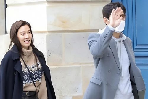 Lee Jung Jae hẹn hò bạn gái ở Paris