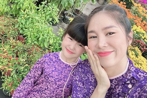 Sao Việt đi chợ hoa, chụp ảnh áo dài ngày 28 Tết