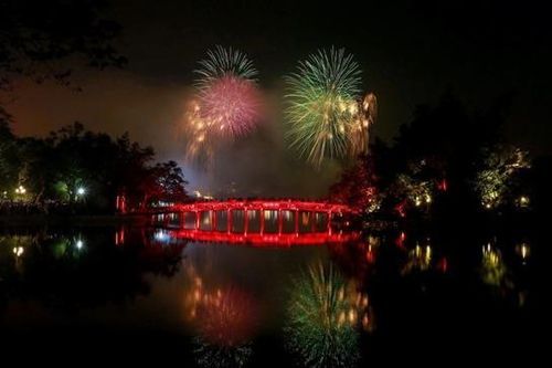 Hà Nội sẵn sàng cho màn pháo hoa rực rỡ chào năm mới Ất Tỵ 2025