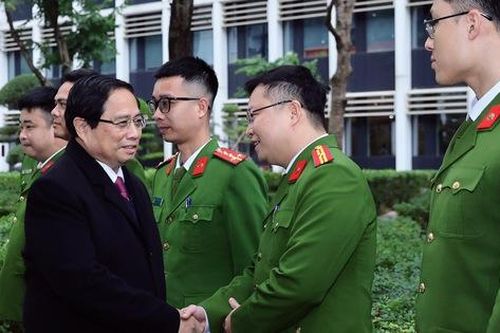Thủ tướng chúc Tết và kiểm tra công tác ứng trực tại một số đơn vị quân đội, công an