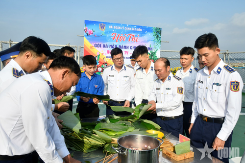 Hải đoàn 21 tổ chức Hội thi 'Gói và nấu bánh chưng xanh'