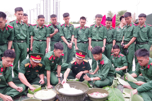 Rộn ràng không khí chuẩn bị Tết của Trường Sĩ quan Thông tin