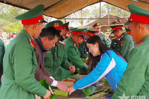 Xuân biên cương – thắm tình quân dân tại Trung đoàn 43