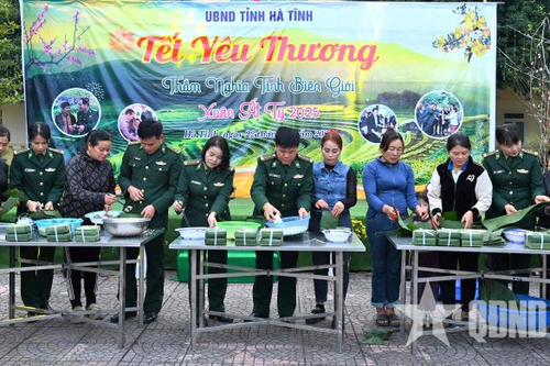 Ấm áp chương trình 'Chung tay dệt sắc Xuân biên giới'