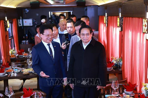 Thủ tướng Phạm Minh Chính kiểm tra công tác phục vụ dịp Tết của ngành đường sắt và Bệnh viện Phổi Trung ương