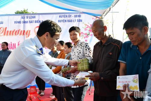 Vùng Cảnh sát biển 2 tổ chức Hội thi 'Gói và nấu bánh chưng xanh'