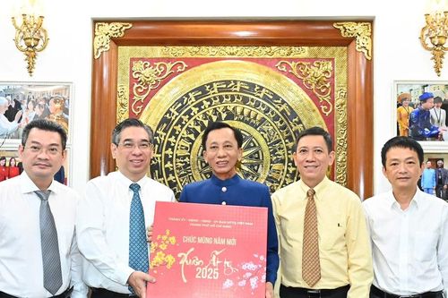 Lãnh đạo TPHCM thăm các cá nhân tiêu biểu nhân dịp đón chào xuân mới