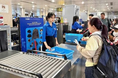 28 tết, Sân bay Tân Sơn Nhất thông thoáng bất ngờ