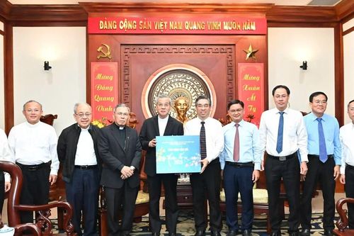 Đức Tổng Giám mục Nguyễn Năng chúc tết Thành ủy TPHCM