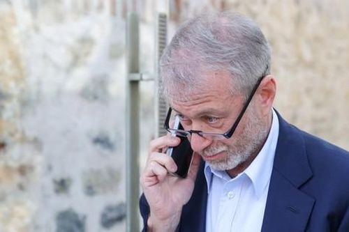 Hé lộ cuộc sống lưu vong bí mật của Roman Abramovich
