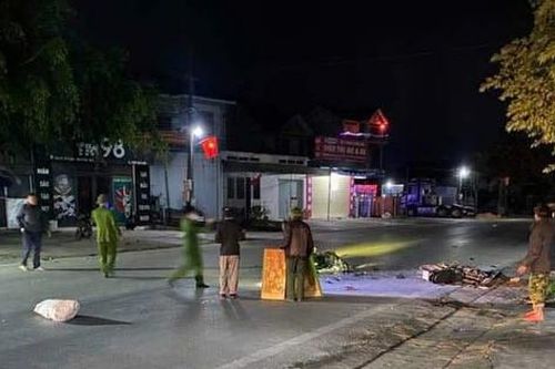 Xe máy đối đầu, 4 người thương vong