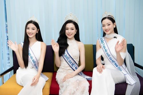 Á hậu Phương Thanh 'thức trắng đêm' ngày Tết, Cẩm Ly có sở thích 'hơi kỳ'
