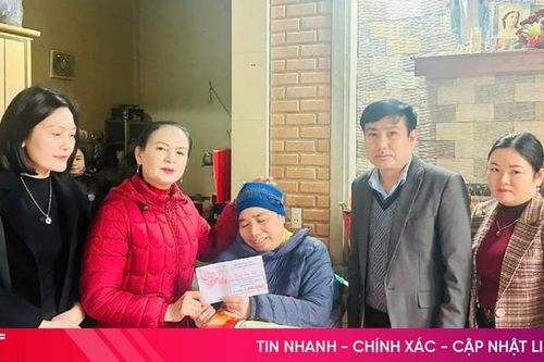 Nhiều phần quà Tết đến với các hoàn cảnh khó khăn, người cao tuổi