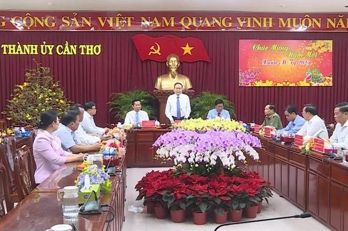 Chủ tịch Quốc hội: Thành phố Cần Thơ cần tiếp tục chăm lo Tết cho hộ nghèo