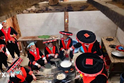 Bên bếp hồng, người Dao đỏ cùng 'nhóm lửa' đoàn viên