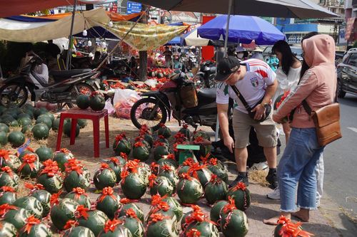 TP Hồ Chí Minh: Chợ truyền thống nhộn nhịp ngày 28 Tết