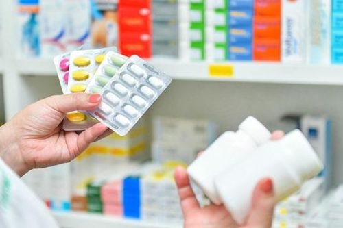 Những loại thuốc cần có trong tủ thuốc gia đình vào dịp Tết