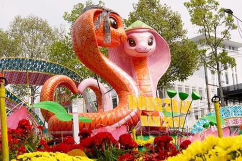 Chiêm ngưỡng linh vật rắn miền Tây