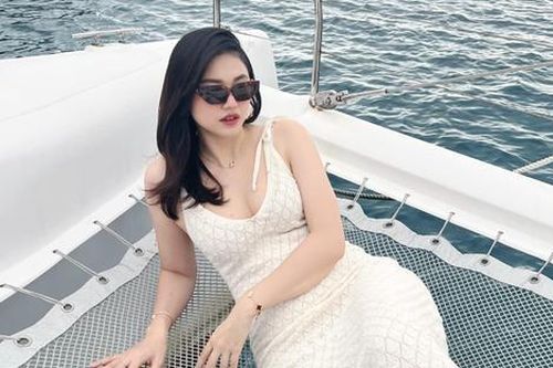 Á hậu cưới chồng CEO hơn 16 tuổi, vừa đám cưới vừa hò hét cổ vũ bóng đá Việt Nam hiện tại ra sao?