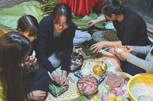 Cùng con gìn giữ giá trị Tết cổ truyển