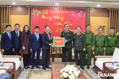 Bí thư Thành ủy Nguyễn Văn Quảng thăm, chúc Tết các cơ quan, đơn vị
