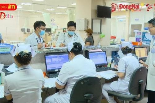 Những người không nghỉ Tết