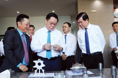 Tạo cơ chế đột phá thu hút nhân tài, đưa đất nước vào kỷ nguyên mới: Cảo thơm lần giở trước đèn...