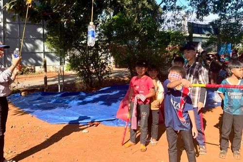 Mang niềm vui đến với người dân vùng khó dịp cuối năm