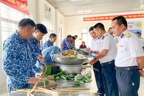 Trung đoàn 196 tổ chức hội thi gói bánh bánh chưng xanh Xuân Ất Tỵ