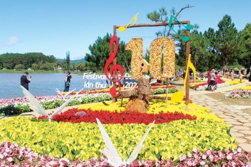 Một mùa hoa là một mùa say đắm