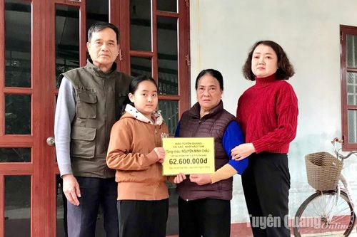 Trên 820 triệu đồng ủng hộ em Nguyễn Minh Châu, lớp 10A6, trường THPT Ỷ La