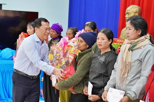 Thủy điện Sông Ba Hạ đồng hành cùng địa phương trong công tác xóa nhà tạm, chăm lo Tết cho người nghèo