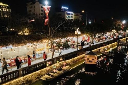 Ninh Bình: Người dân thích thú với 'Không gian chợ Tết xưa'