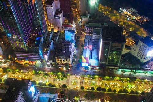 Ngắm đường hoa Nguyễn Huệ Xuân Ất Tỵ về đêm
