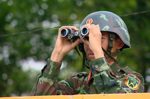 Cận cảnh lính bộ binh huấn luyện sẵn sàng chiến đấu dịp Tết Nguyên đán