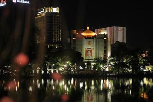 Quận Hoàn Kiếm rực rỡ sắc Xuân đêm giáp Tết