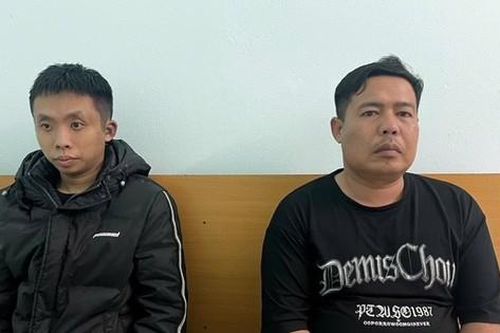 Nhân viên 'thó' kiện hàng có 32 chiếc điện thoại vì bí tiền