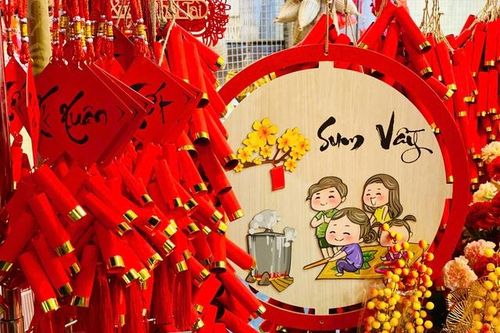 Thị trường đồ trang trí Tết 2025 có gì đặc biệt?