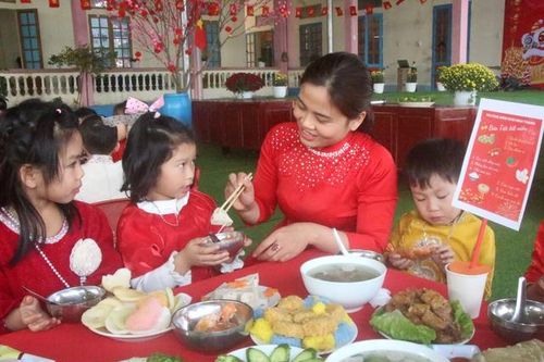 Bữa cơm tất niên 'đặc biệt' của trẻ mầm non Hải Dương và lễ hội chào Xuân