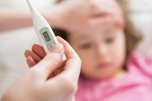 Yếu tố gây suy giảm miễn dịch bẩm sinh