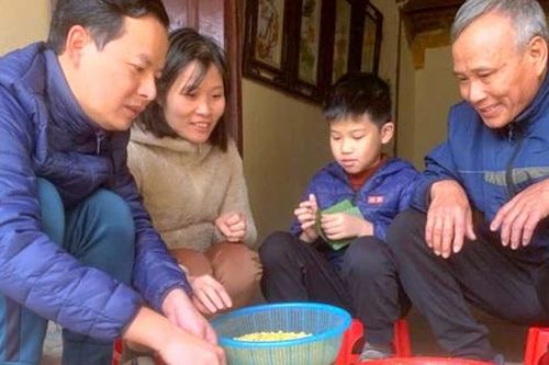 Nhà sập sau bão Yagi, cán bộ y tế đón Tết trong vòng tay yêu thương