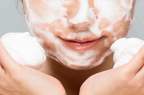 Chăm sóc da tối giản với 3 loại mỹ phẩm