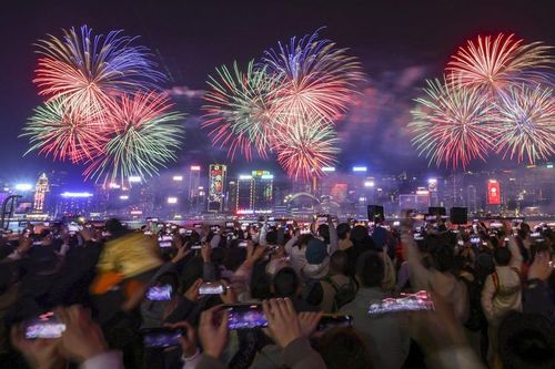 Tưng bừng không khí đón Tết Nguyên đán Ất Tỵ trên khắp thế giới