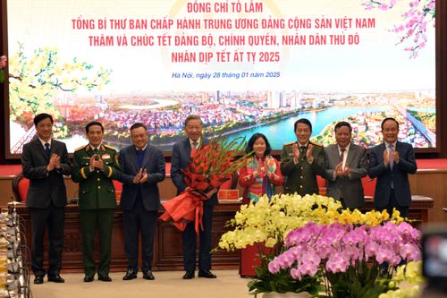 Tổng Bí thư Tô Lâm chúc Tết, chia sẻ cảm nhận đặc biệt về Hà Nội trong ngày cuối năm